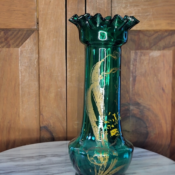 Elegant Green Glass Vase with Gold Accents - Picture 17 of 17
